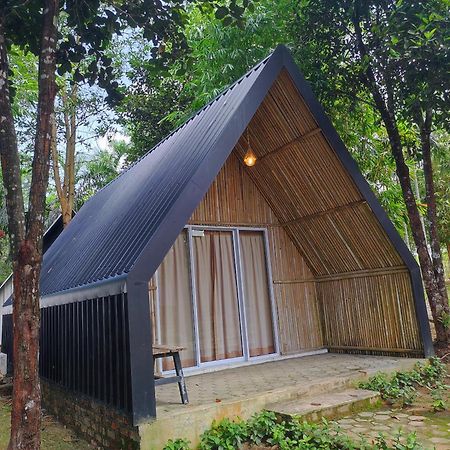 "D'Bamboo Kamp" Desa Wisata Ekang Lagoi Exterior foto