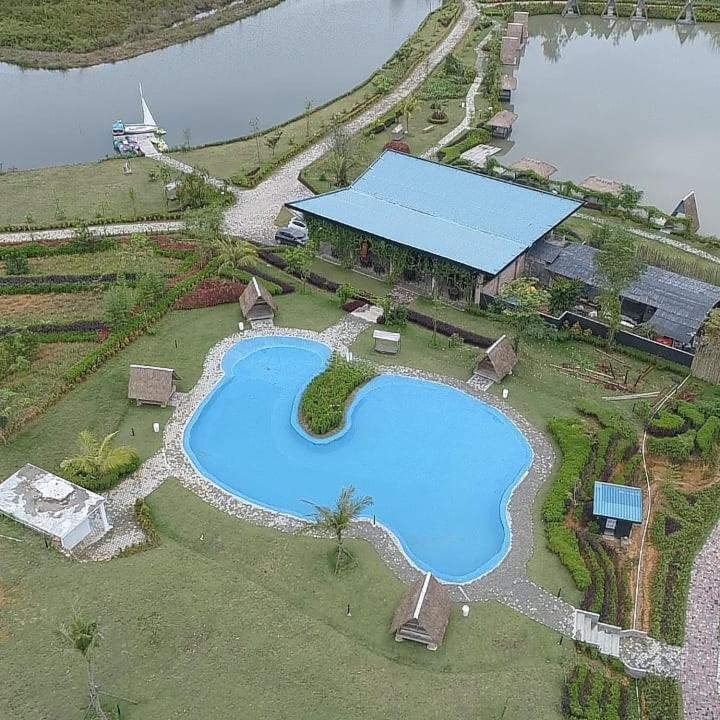 "D'Bamboo Kamp" Desa Wisata Ekang Lagoi Exterior foto