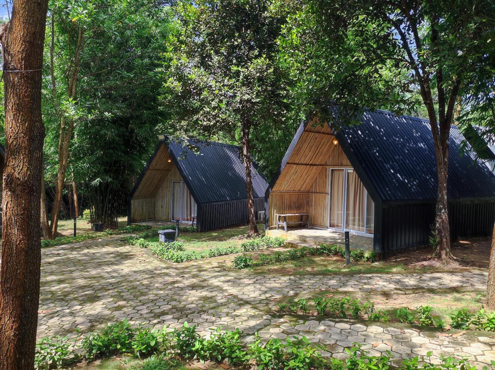 "D'Bamboo Kamp" Desa Wisata Ekang Lagoi Exterior foto