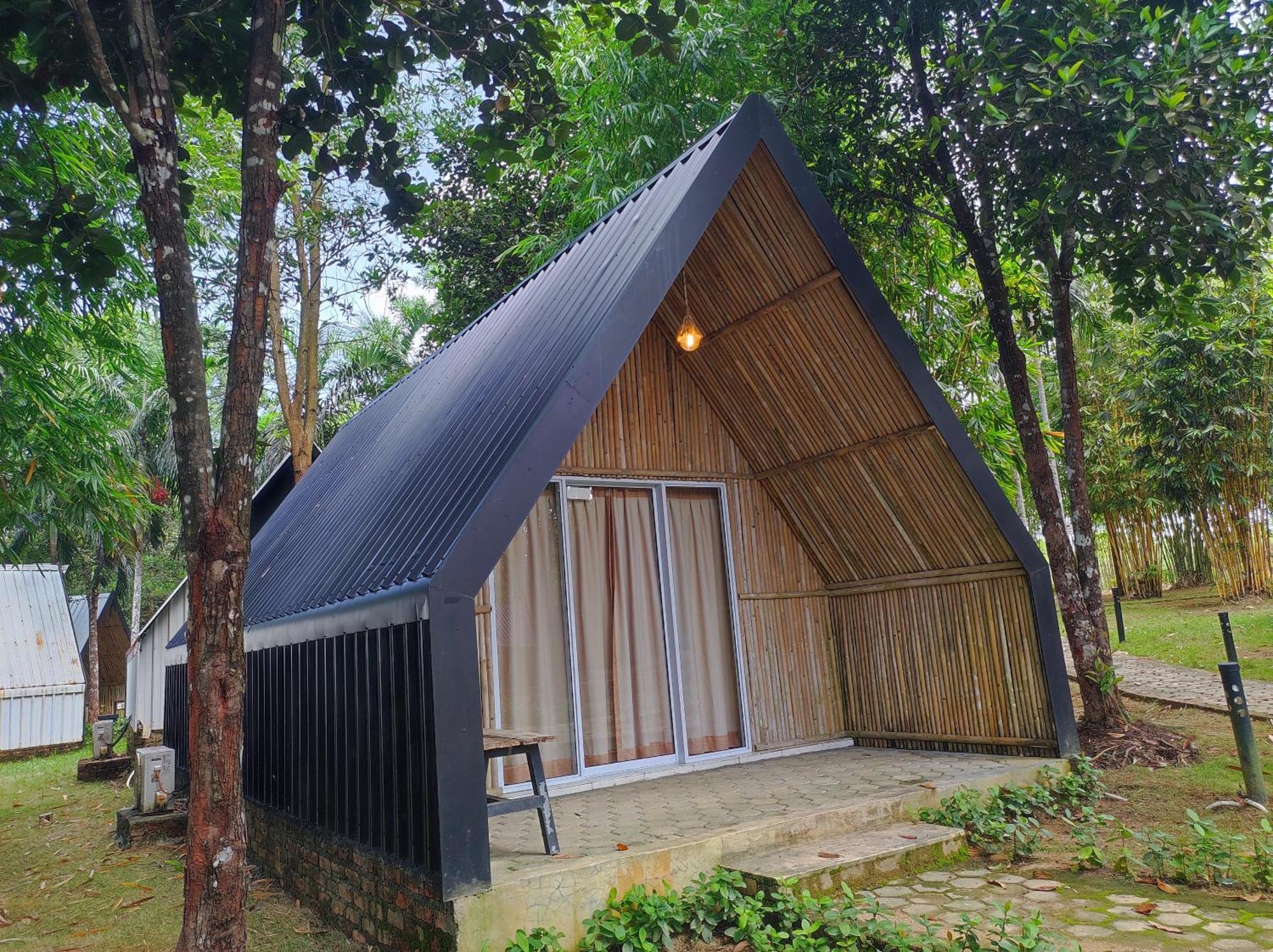 "D'Bamboo Kamp" Desa Wisata Ekang Lagoi Exterior foto