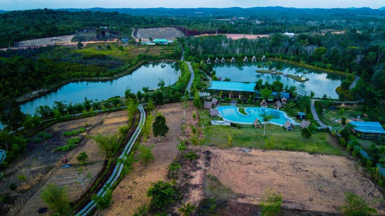 "D'Bamboo Kamp" Desa Wisata Ekang Lagoi Exterior foto