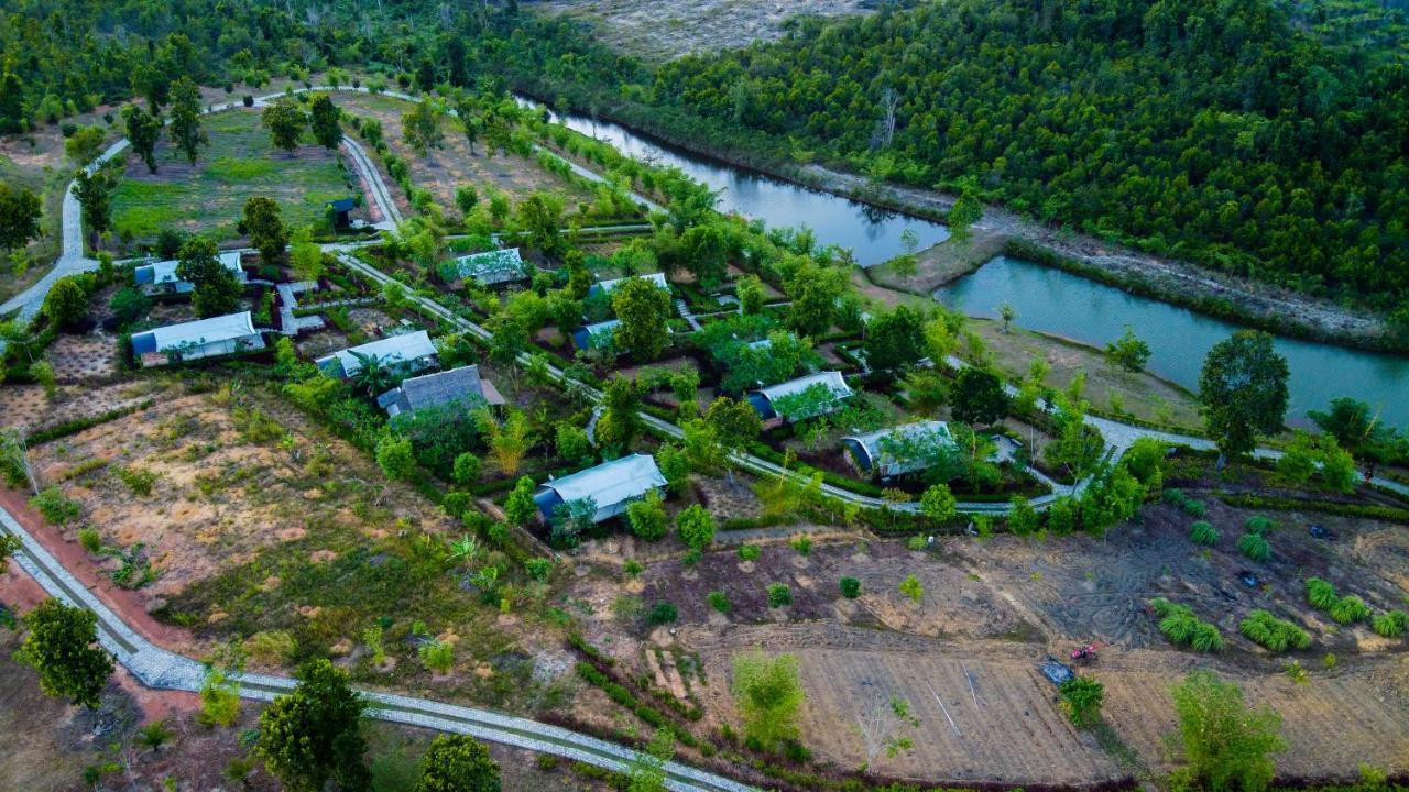 "D'Bamboo Kamp" Desa Wisata Ekang Lagoi Exterior foto
